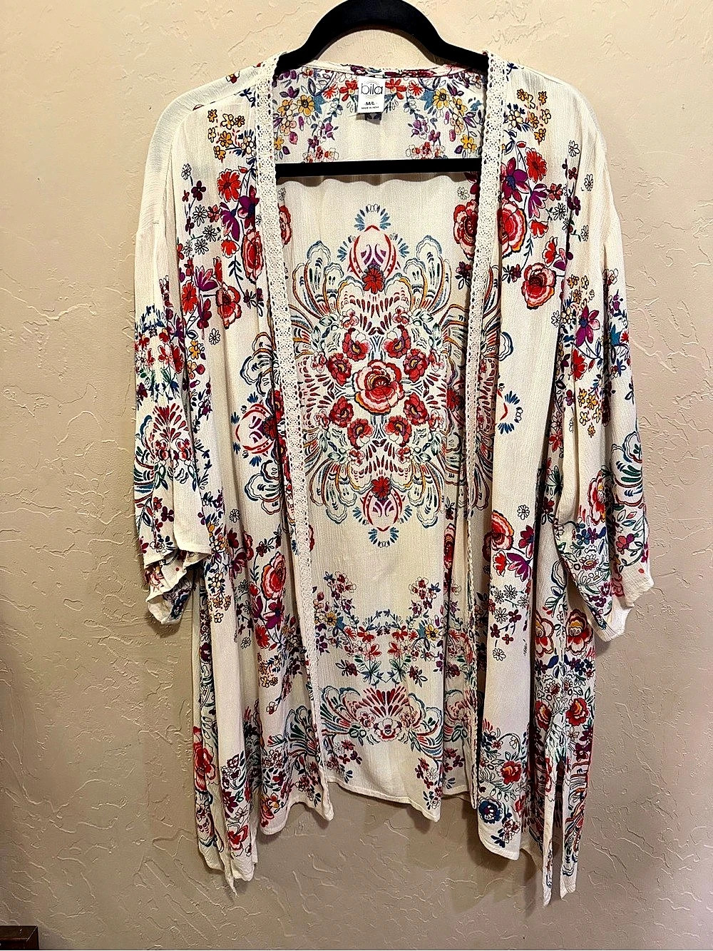 bila Floral Print Tunic in Cream Size M/L Like New